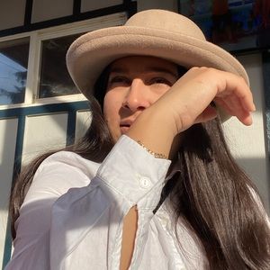 Meet your Posher, Adriana